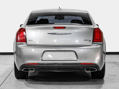 Used 2018 Chrysler 300 S AWD/4WD image 6
