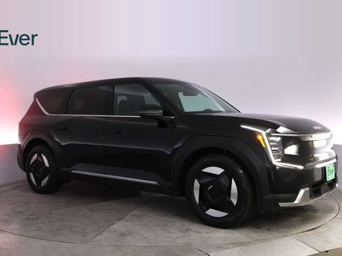 Used 2024 Kia EV9 Light Long Range RWD image 14