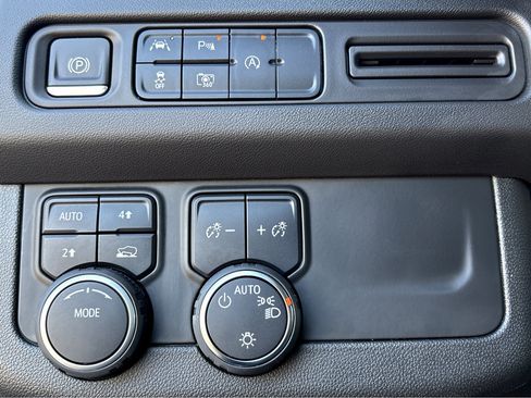 Used 2023 Chevrolet Tahoe LT w/ Luxury Package image 9