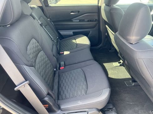 Used 2022 Nissan Pathfinder S image 12