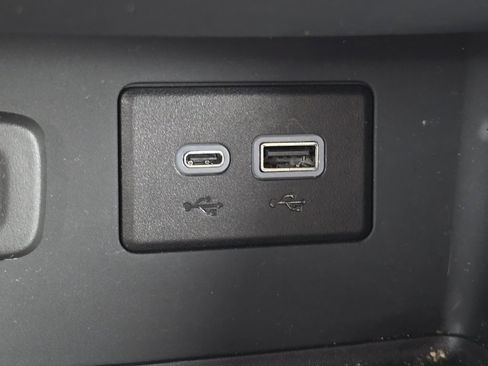 Used 2023 GMC Acadia SLE w/ Driver Convenience Package image 6