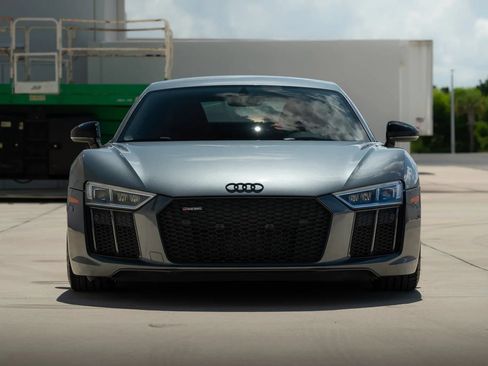 Used 2018 Audi R8 V10 RWD image 18