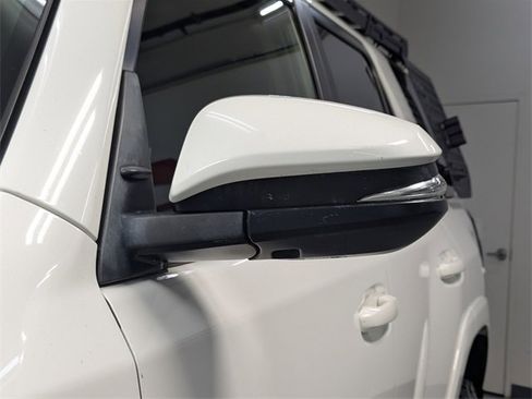 Used 2018 Toyota 4Runner SR5 Premium image 30