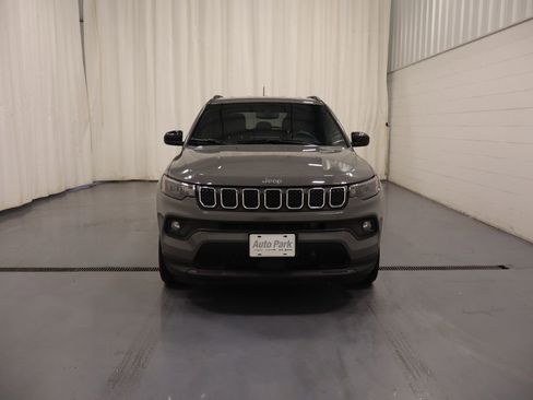 Used 2024 Jeep Compass Latitude AWD/4WD image 3