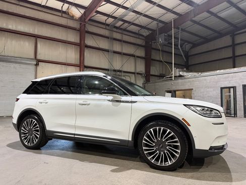 Used 2021 Lincoln Corsair Reserve w/ Equipment Group 201A AWD/4WD image 3