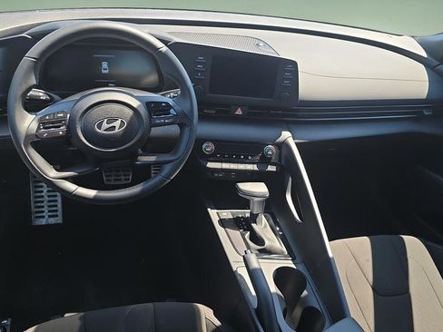 Certified 2025 Hyundai Elantra Sport FWD image 18
