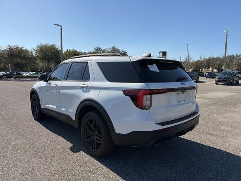 Used 2025 Ford Explorer ST-Line w/ ST-Line Street Pack image 3