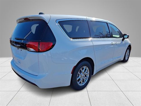 New 2026 Chrysler Voyager LX image 3