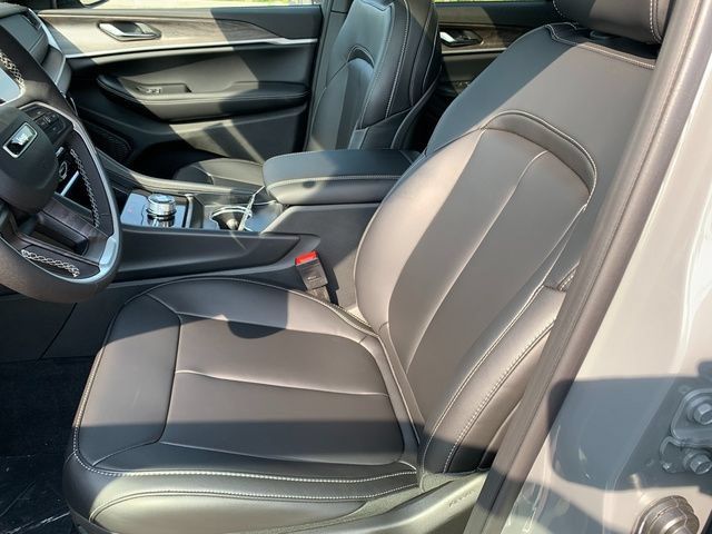 New 2027 Jeep Grand Cherokee Limited w/ Limited Altitude Package AWD/4WD image 11