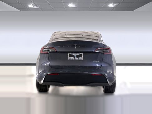 Used 2021 Tesla Model Y Long Range AWD/4WD image 9