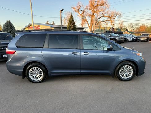 Used 2017 Toyota Sienna XLE w/ XLE Navigation Package image 10
