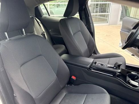 Used 2025 Toyota Prius LE FWD image 32
