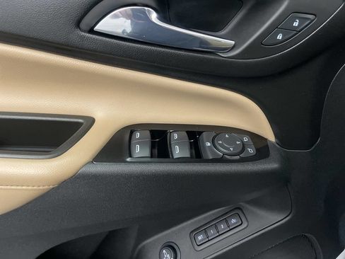 Used 2023 Chevrolet Equinox Premier AWD/4WD image 18