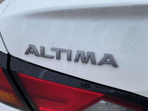 Used 2025 Nissan Altima 2.5 SV image 9