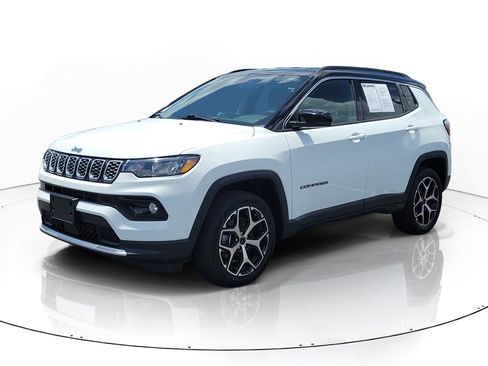 Used 2025 Jeep Compass Limited AWD/4WD image 3