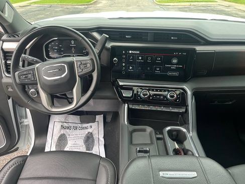 Used 2024 GMC Sierra 2500 Denali w/ Denali Reserve Package AWD/4WD image 12