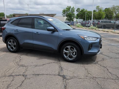 Certified 2025 Ford Escape ST-Line Select AWD/4WD image 18