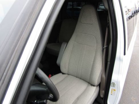 Used 2023 GMC Savana 3500 LS RWD image 26