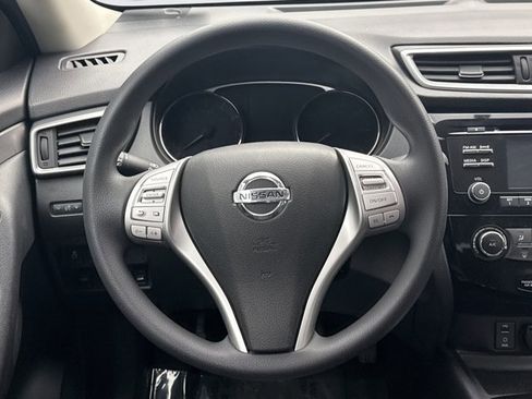 Used 2016 Nissan Rogue S w/ Appearance Package image 12