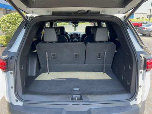 Used 2023 Chevrolet Traverse LT FWD image 13