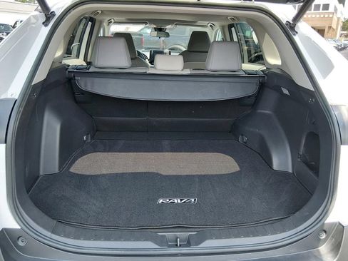 Used 2019 Toyota RAV4 XLE Premium FWD image 14