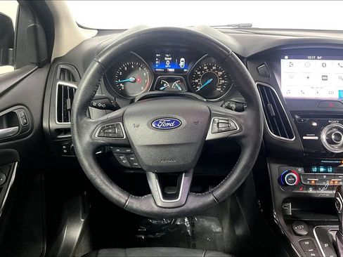 Used 2018 Ford Focus Titanium w/ Titanium Technology Package FWD image 5