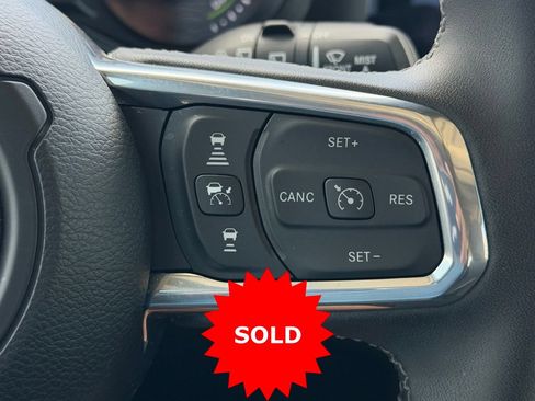Used 2025 Jeep Wrangler Unlimited Sahara AWD/4WD image 18
