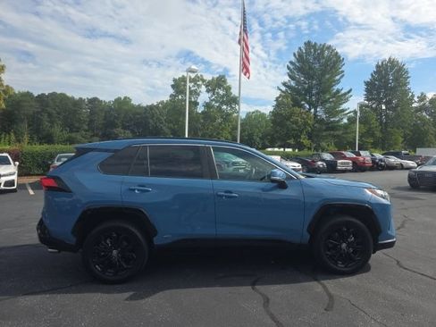 Used 2022 Toyota RAV4 SE w/ Convenience Package AWD/4WD image 9