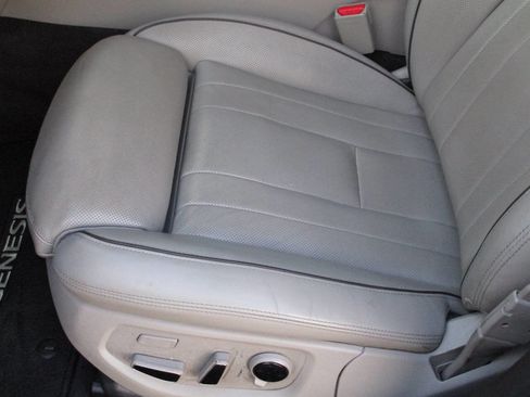 Used 2015 Hyundai Genesis 3.8 w/ Option Group 04 image 11