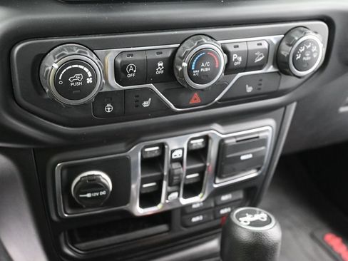 Used 2018 Jeep Wrangler Unlimited Sport S AWD/4WD image 13