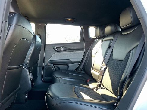 Used 2024 Jeep Compass Latitude image 10