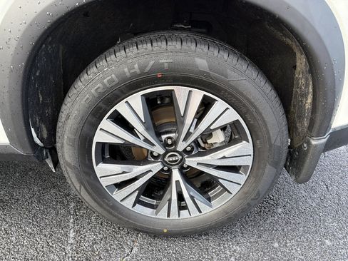 Used 2023 Nissan Rogue SV w/ SV Premium B Package image 20