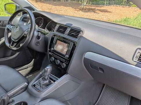 Used 2018 Volkswagen Jetta SEL FWD image 22