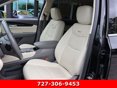 Used 2023 Cadillac XT6 Premium Luxury FWD image 2