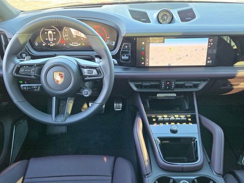 New 2026 Porsche Cayenne GTS image 32