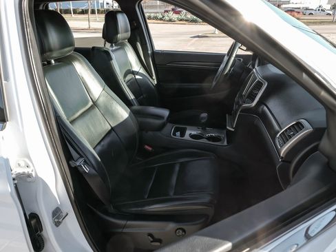 Used 2015 Jeep Grand Cherokee Limited w/ Luxury Group II image 30