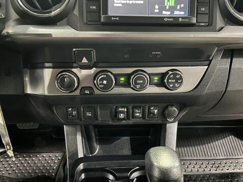 Used 2019 Toyota Tacoma SR5 AWD/4WD image 22