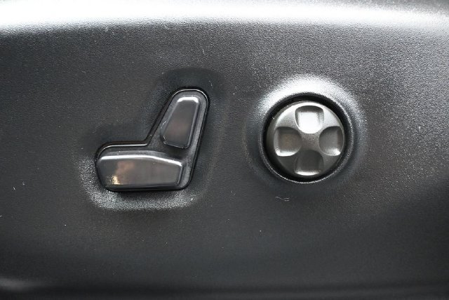Used 2025 Chrysler Pacifica Select FWD image 10