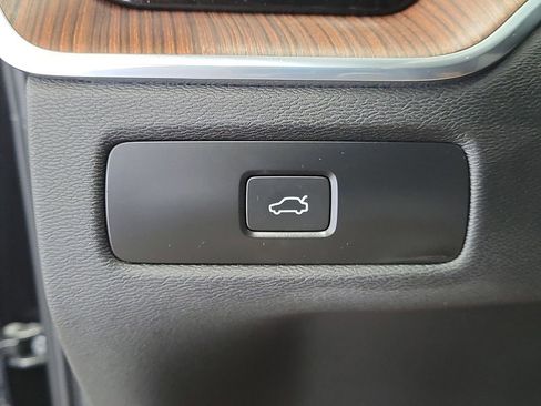 Used 2023 Volvo XC60 B5 Ultimate w/ Climate Package FWD image 33