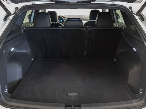 Used 2025 Volkswagen Atlas Cross Sport SE AWD/4WD image 33