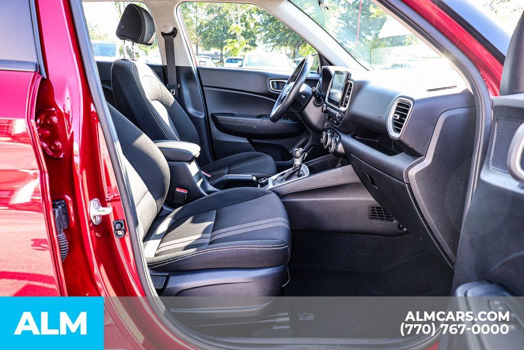 Used 2025 Hyundai Venue SEL FWD image 20
