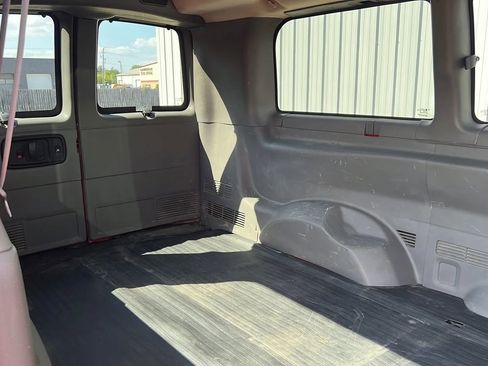 Used 2014 GMC Savana 2500 image 15