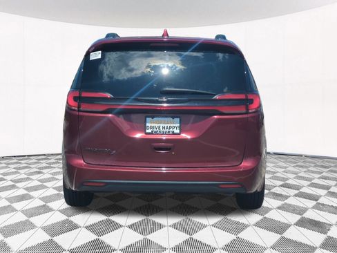 Used 2022 Chrysler Pacifica Touring-L w/ S Appearance Package FWD image 4
