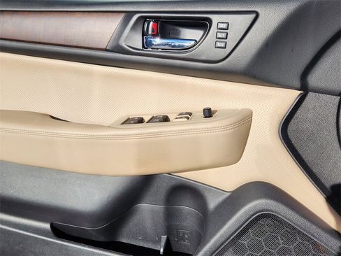 Used 2016 Subaru Outback 2.5i Limited image 3