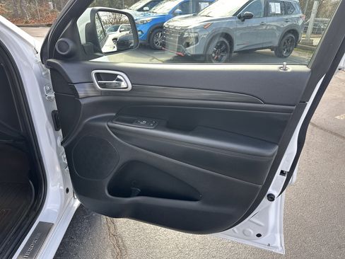 Used 2022 Jeep Grand Cherokee Laredo X image 16