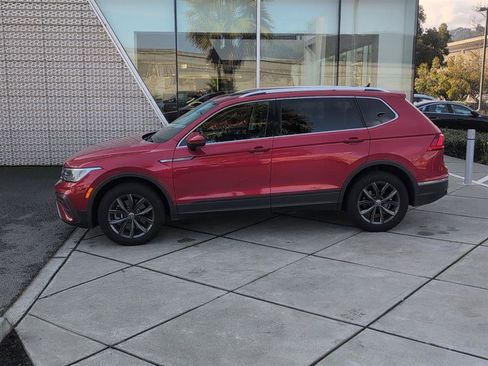 Used 2022 Volkswagen Tiguan SE w/ Panoramic Sunroof Package image 9