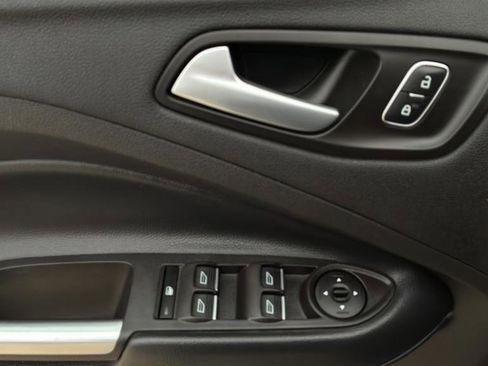 Used 2019 Ford Escape SE image 11