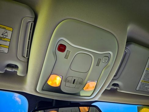 Certified 2022 Jeep Renegade Limited AWD/4WD image 31