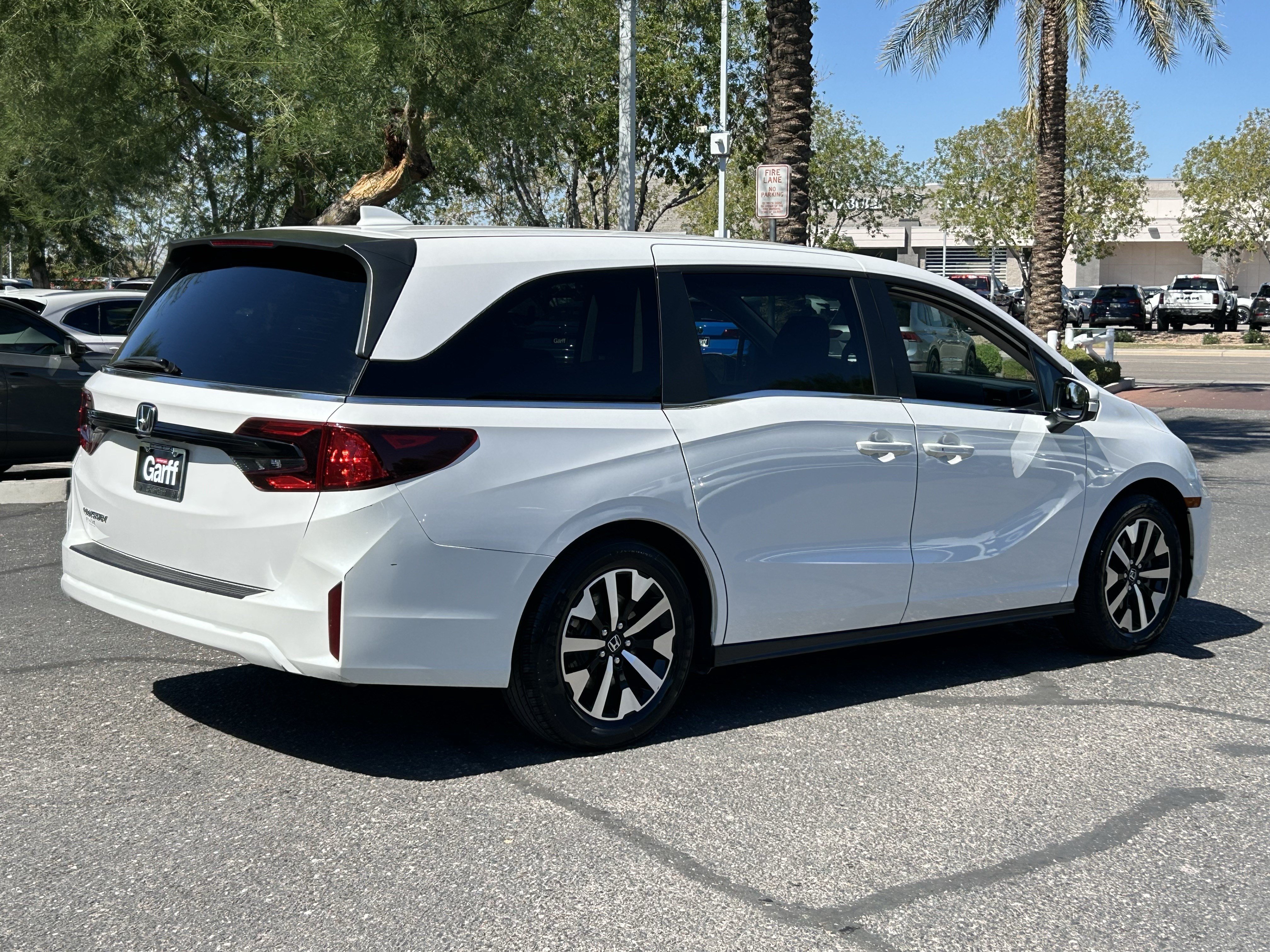Used 2025 Honda Odyssey EX-L image 4