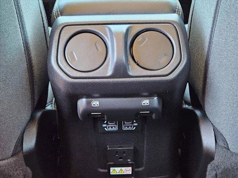 Used 2025 Jeep Wrangler Sahara image 16